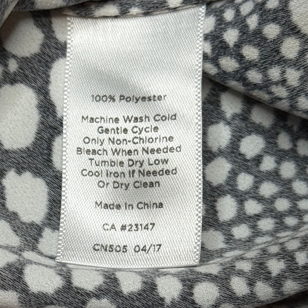 Talbots Black and White Patterned Blouse with tie at bottom Petite sz L - Picture 8 of 9